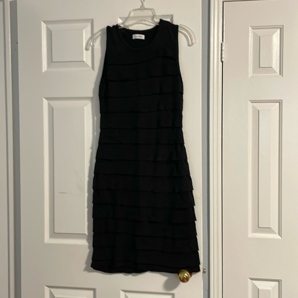 Black layered Calvin Klein shift dress.  Great on its own or layer with turtle - Picture 1 of 3